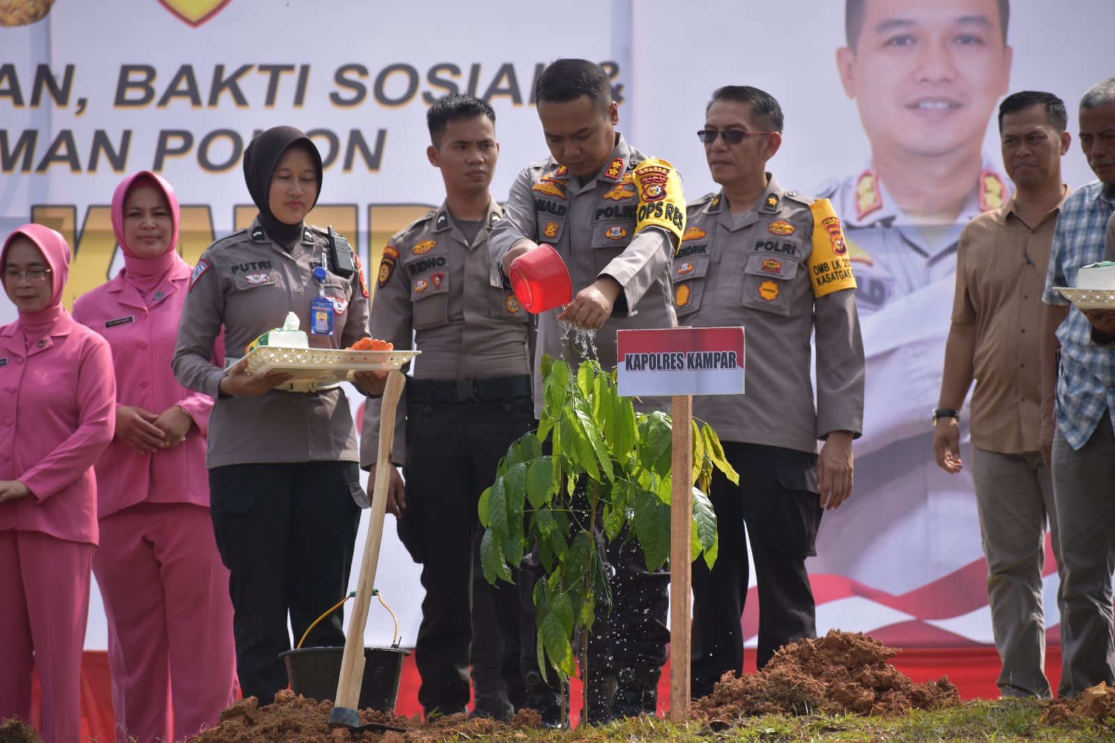 Kapolres Kampar Ikuti Kegiatan Daring Bakti Kesehatan Bakti Sosial dan Penanaman Pohon oleh SSDM Pol